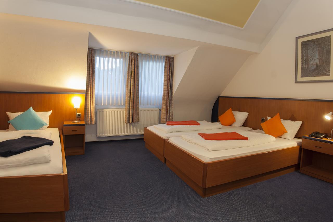 Hotel Celina Niederrheinischer Hof เครเฟลด์ ภายนอก รูปภาพ
