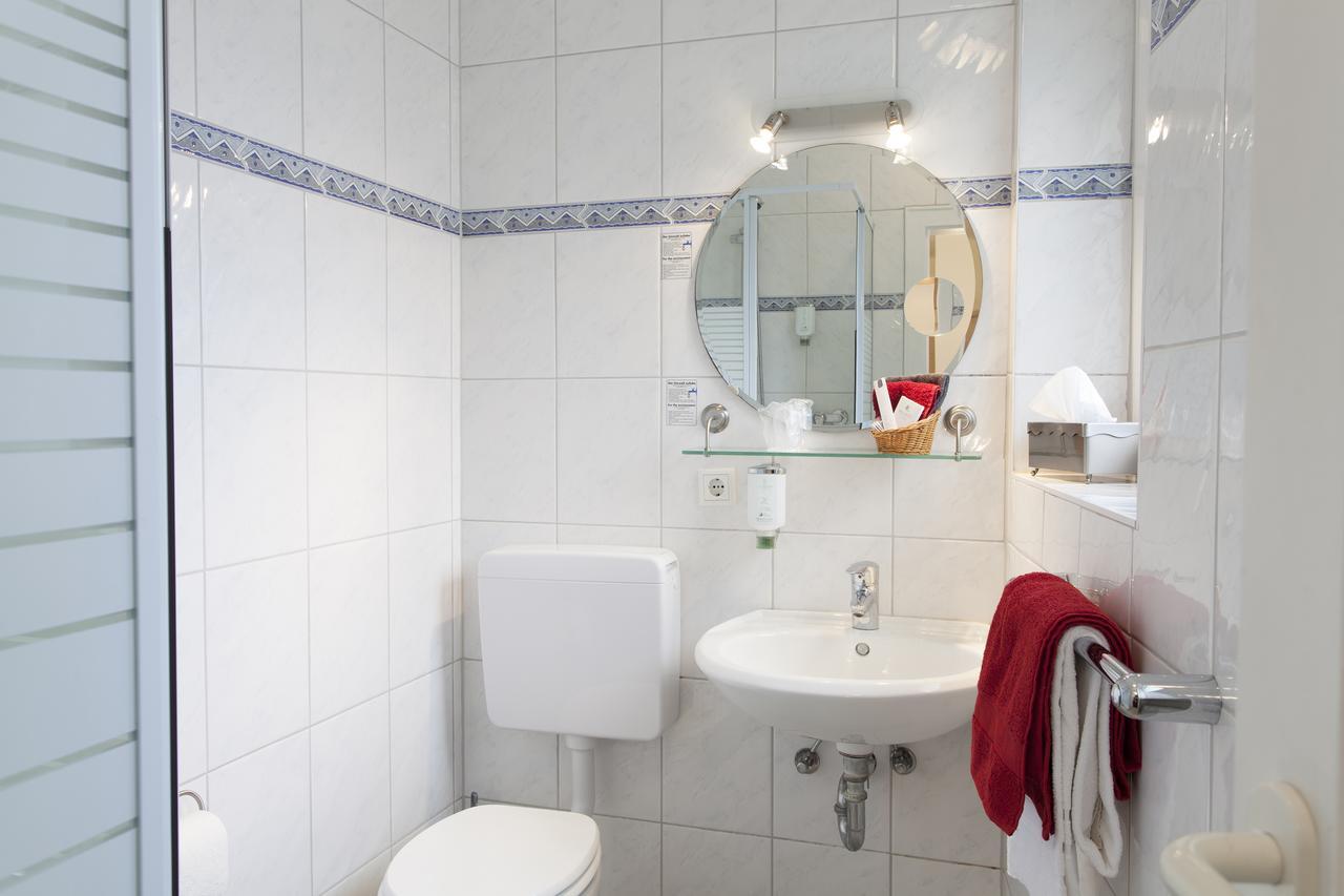 Hotel Celina Niederrheinischer Hof เครเฟลด์ ภายนอก รูปภาพ