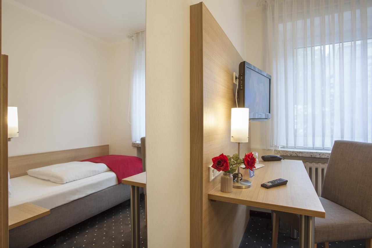 Hotel Celina Niederrheinischer Hof เครเฟลด์ ภายนอก รูปภาพ