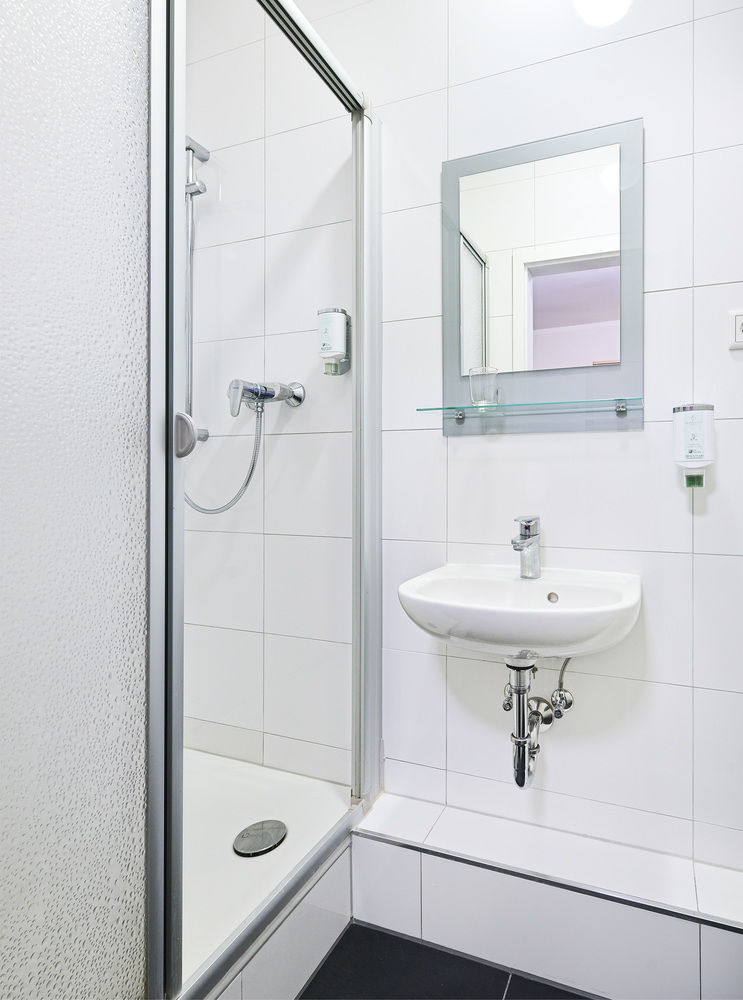 Hotel Celina Niederrheinischer Hof เครเฟลด์ ภายนอก รูปภาพ