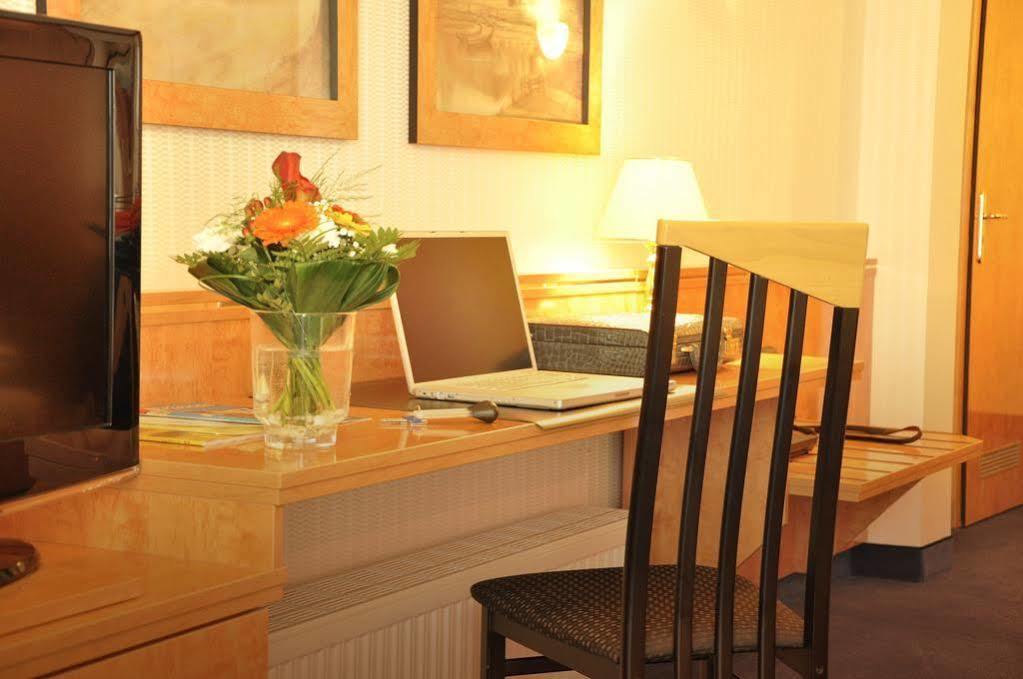 Hotel Celina Niederrheinischer Hof เครเฟลด์ ภายนอก รูปภาพ