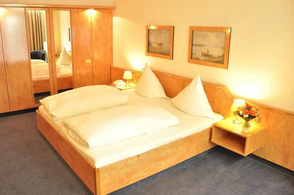 Hotel Celina Niederrheinischer Hof เครเฟลด์ ภายนอก รูปภาพ