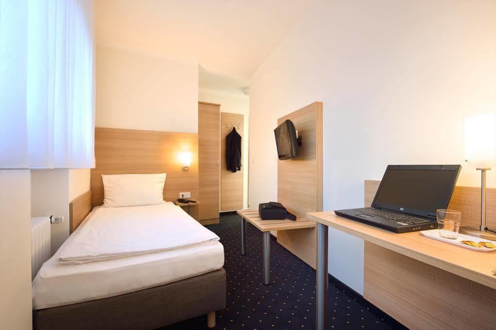 Hotel Celina Niederrheinischer Hof เครเฟลด์ ภายนอก รูปภาพ