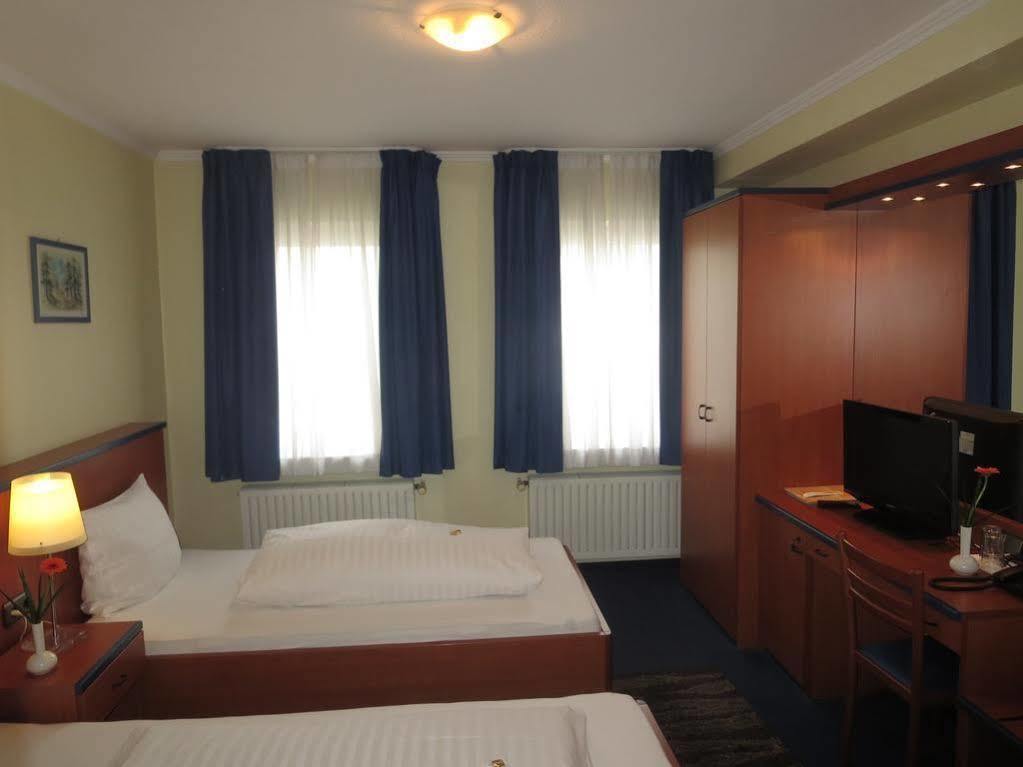 Hotel Celina Niederrheinischer Hof เครเฟลด์ ภายนอก รูปภาพ